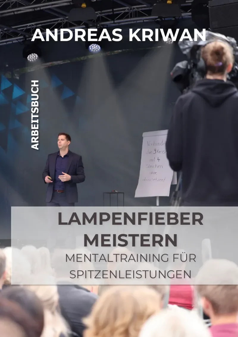 Titelseite des Arbeitsbuchs Lampenfieber meistern: Andreas Kriwan auf der Bühne, darunter Mentaltraining für Spitzenleistungen