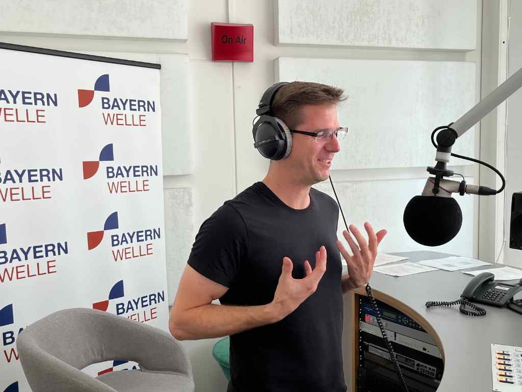 Andreas Kriwan im Radiostudio beim Interview